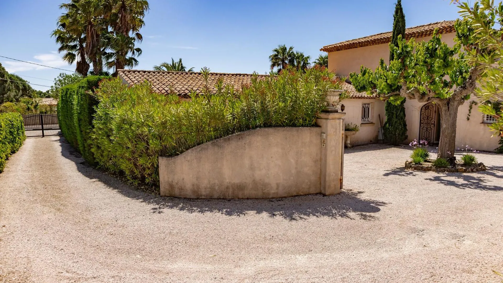 Superbe Villa, Piscine Chauffee, Jardin, Climatisee, Proche Du Village Le Plan-de-la-Tour 0*,  France