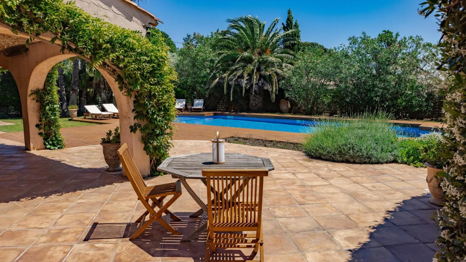 Superbe Villa, Piscine Chauffee, Jardin, Climatisee, Proche Du Village Le Plan-de-la-Tour