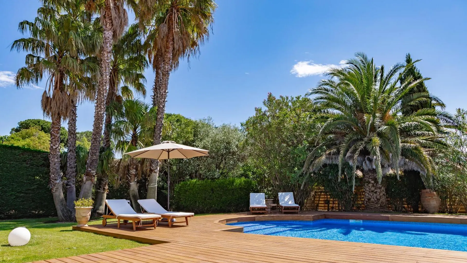 Superbe Villa, Piscine Chauffee, Jardin, Climatisee, Proche Du Village Le Plan-de-la-Tour France