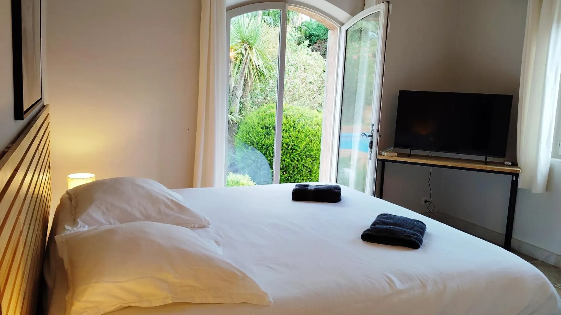 Superbe Villa, Piscine Chauffee, Jardin, Climatisee, Proche Du Village Le Plan-de-la-Tour France