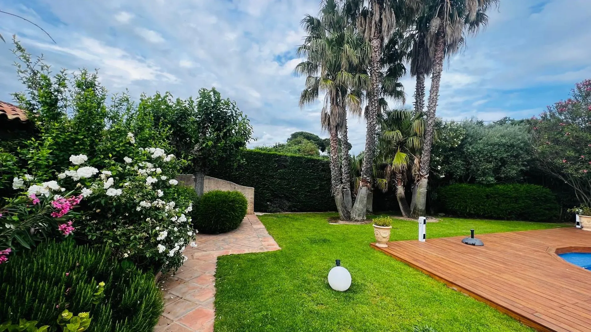 Superbe Villa, Piscine Chauffee, Jardin, Climatisee, Proche Du Village Le Plan-de-la-Tour 0*,  France